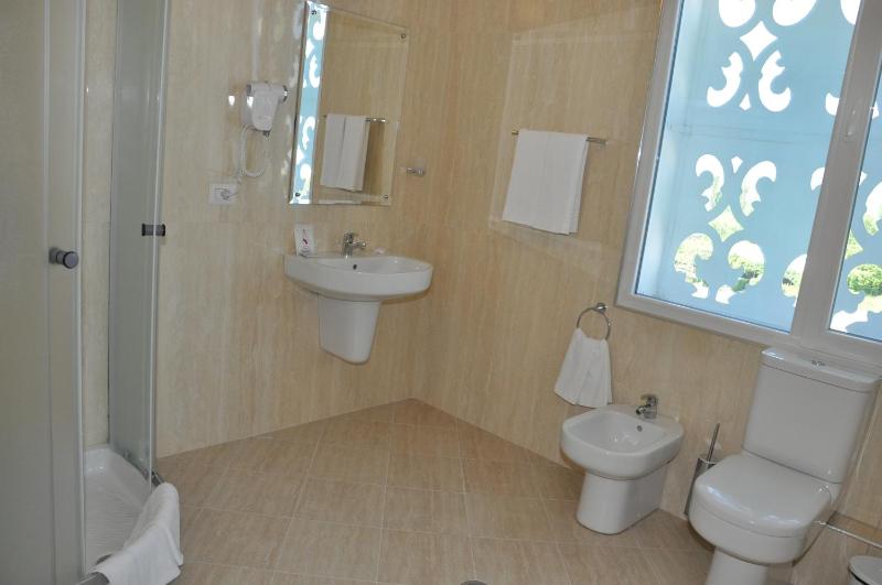 Double Room image 3