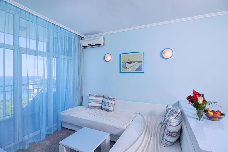 Family Room image 2