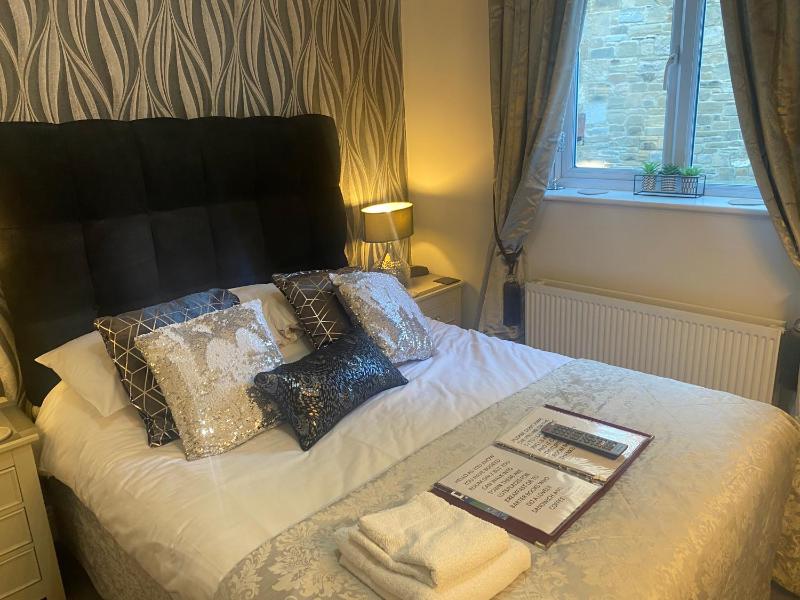 Double Room image 3