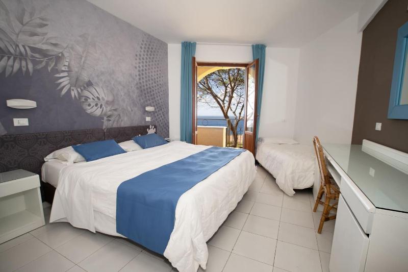 Superior Triple Room image 1