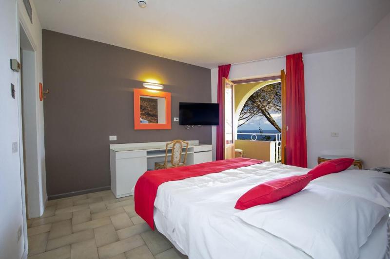 Superior Double Room image 1