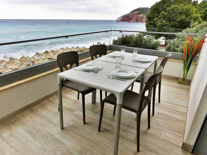 Two-Bedroom Apartment with Balcony and Sea View image 3