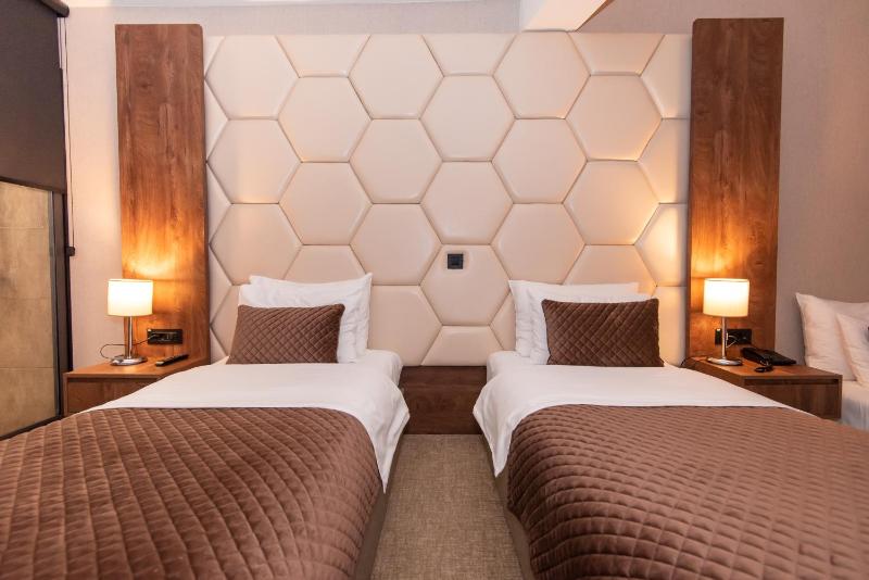 Comfort Twin Room image 4