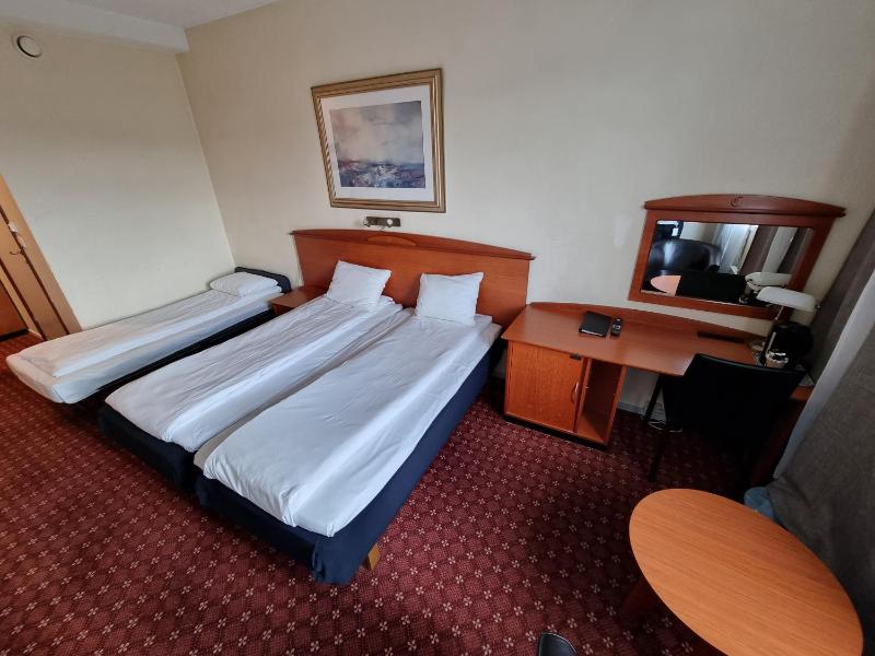 Chesterfield Hotel - image 19