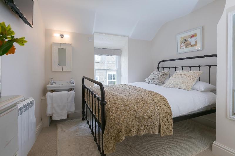 Double Room with Private External Bathroom image 2