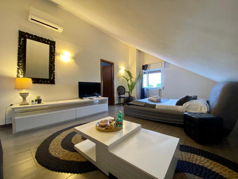 Economy Double Room image 3