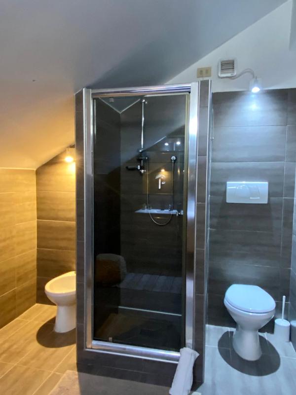 Economy Double Room image 4