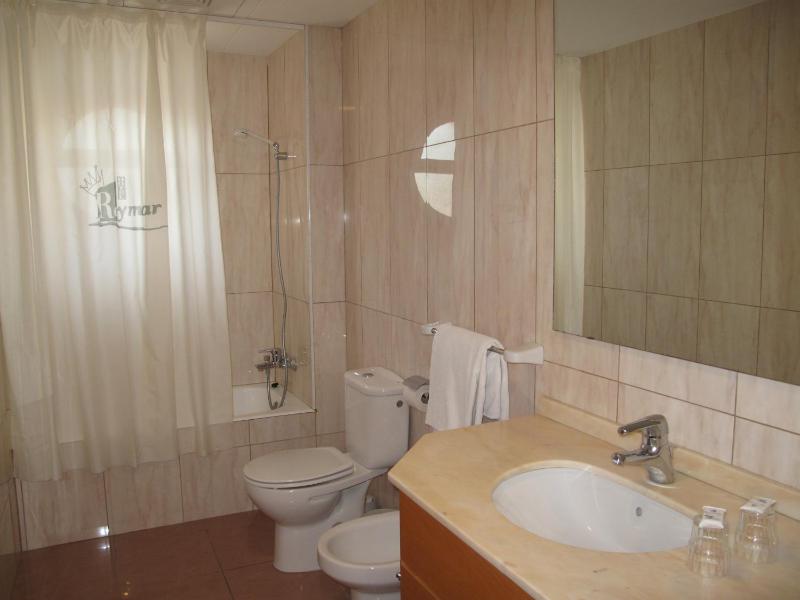 Double or Twin Room image 3