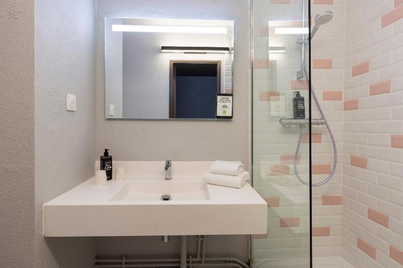 Standard Double Room image 2