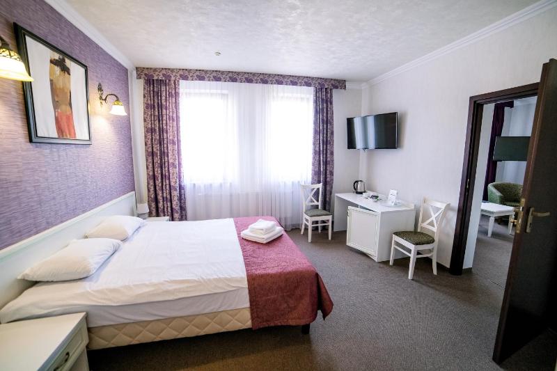 Quadruple Room with Private Bathroom image 1