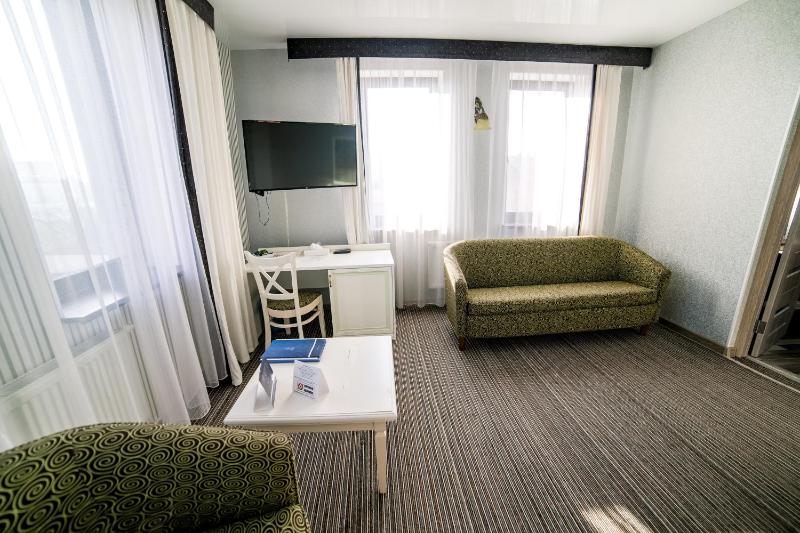 One-Bedroom Apartment image 4