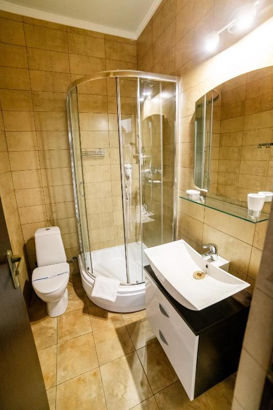 Standard Double Room image 3