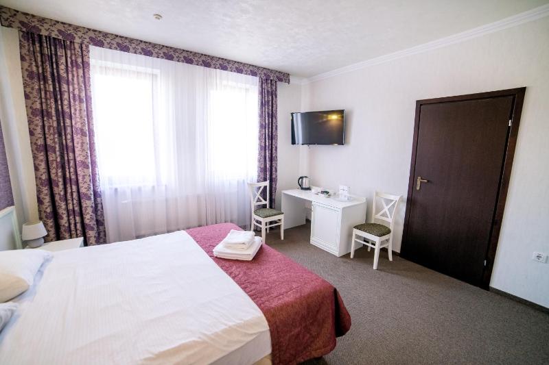 Quadruple Room with Private Bathroom image 2