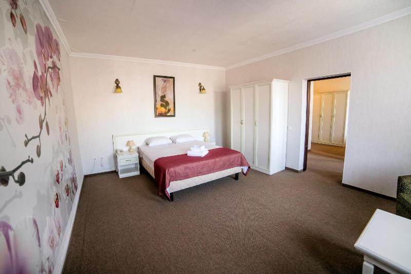 Quadruple Room with Private Bathroom image 4