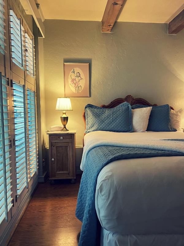 Queen Room image 3