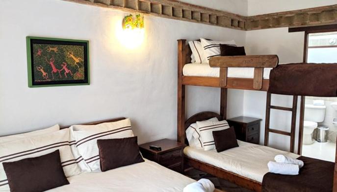 Standard Quadruple Room image 2