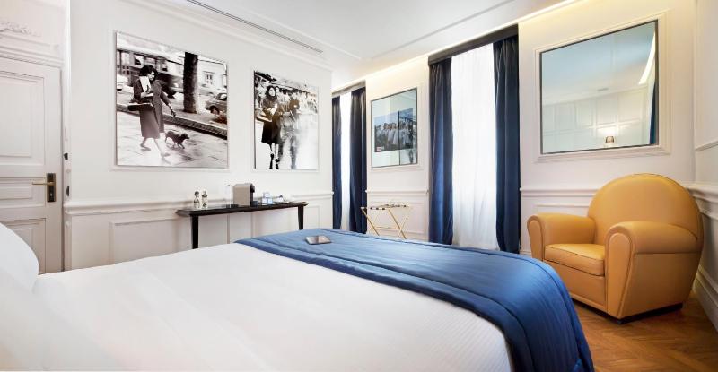 Deluxe Double Room image 4