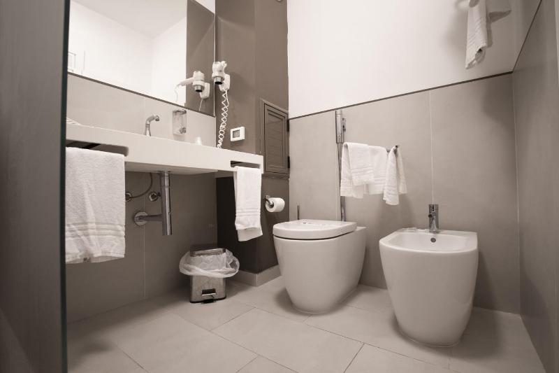 Superior Triple Room image 2