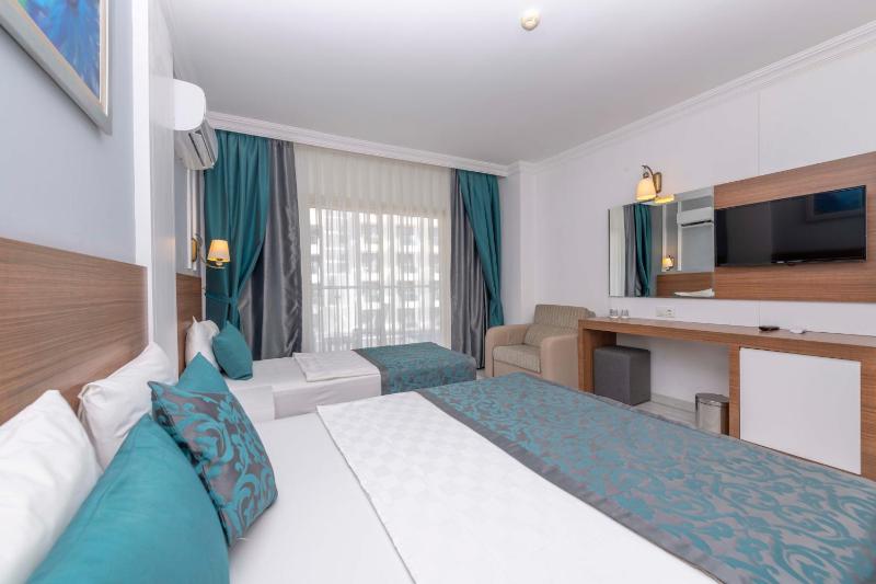 Standard Double Room image 4