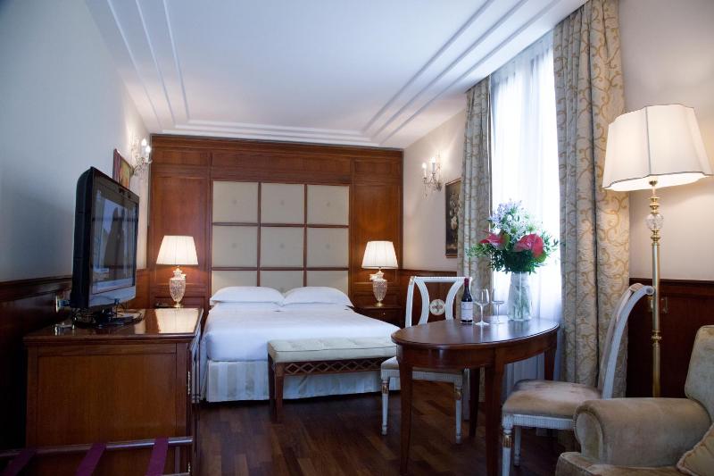 Junior Suite with Spa Bath image 1