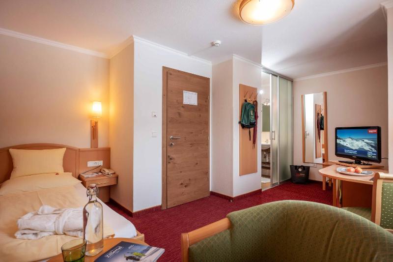 Single Room image 4