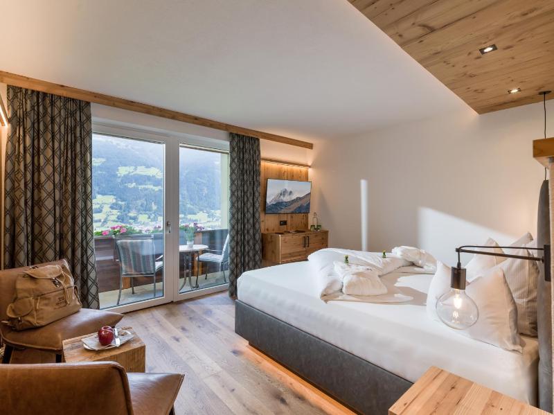 Deluxe Double Room image 1