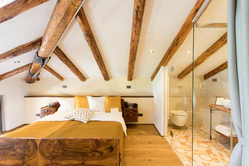 Double Room image 3