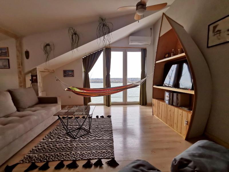 One-Bedroom Apartment image 4