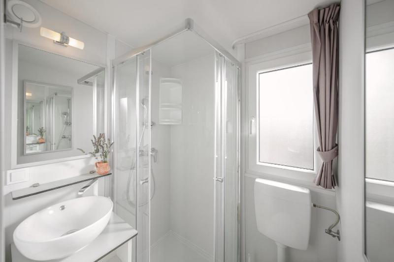 Premium Two-Bedroom Mobile Home with Terrace image 3