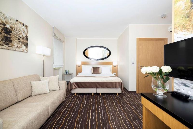 Superior Triple Room with Balcony image 1