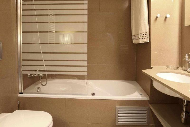 PASSEIG DE GRACIA SUN APARTAMENT BALCONY / 2 BEDROOMS - image 14