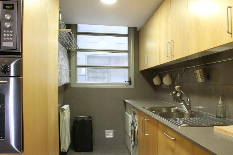 PASSEIG DE GRACIA SUN APARTAMENT BALCONY / 2 BEDROOMS - image 10