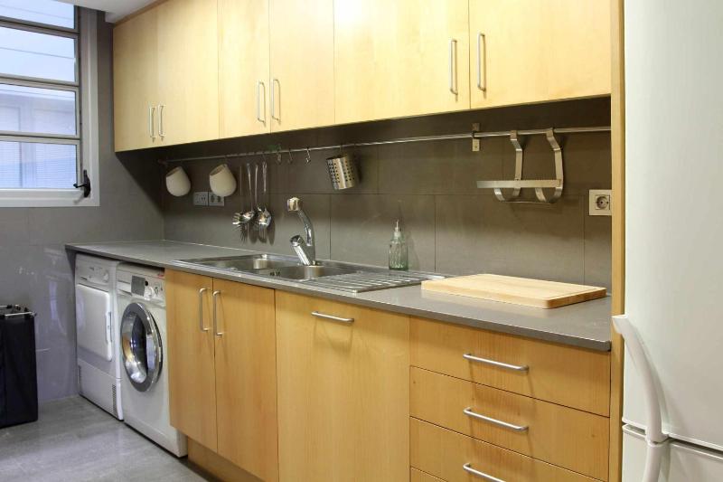 PASSEIG DE GRACIA SUN APARTAMENT BALCONY / 2 BEDROOMS - image 11