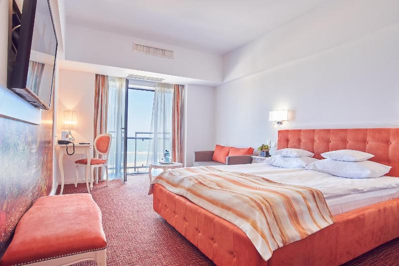 Deluxe Double Room with Sofa, Sea View image 3
