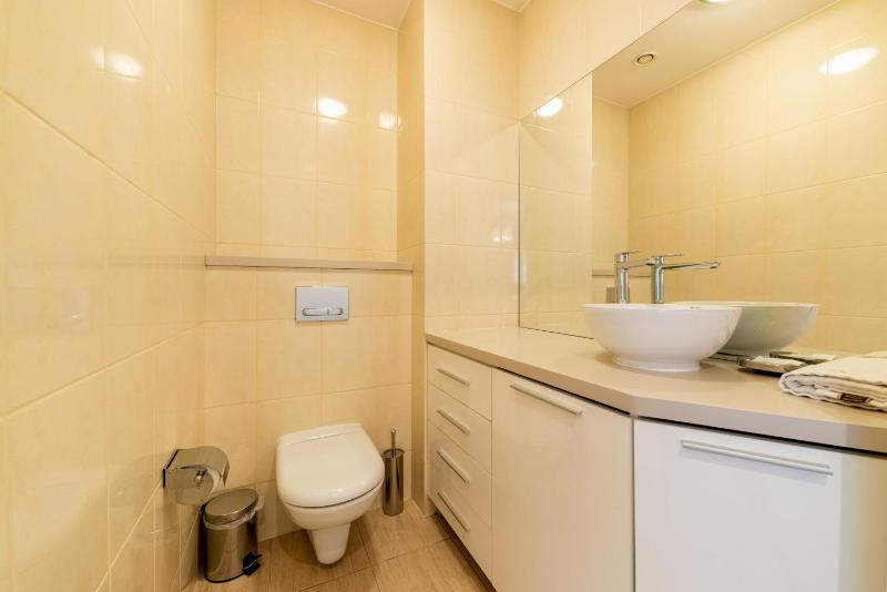 Deluxe Two-Bedroom Apartment image 2