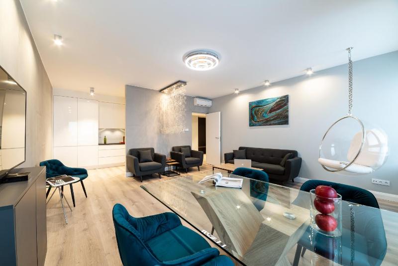 Deluxe One-Bedroom Apartment image 4