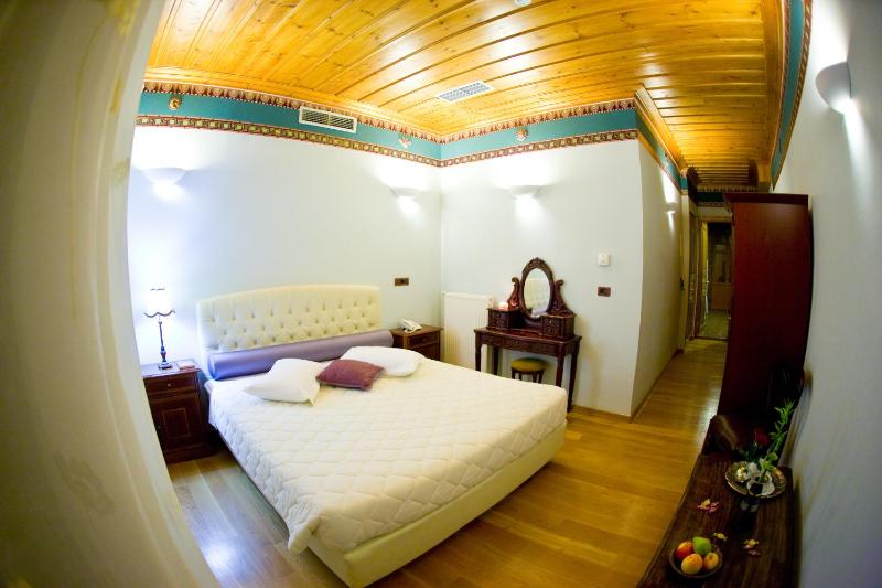 Deluxe Double Room image 1
