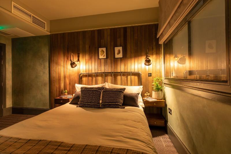 Double Room with Private Bathroom image 1