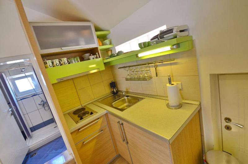 Studio with Balcony and Sea View (2 Adults) image 3