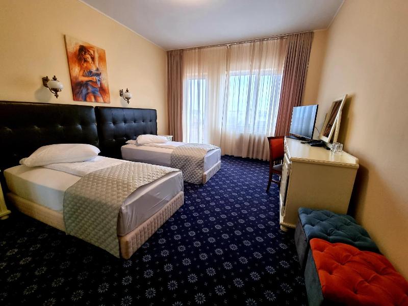 Twin Room image 1