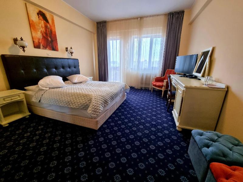 Double Room image 3