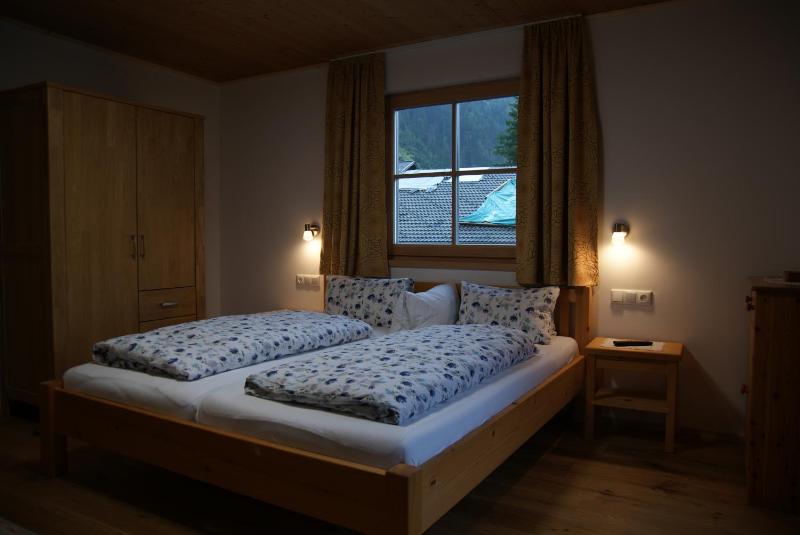 One-Bedroom Apartment image 2