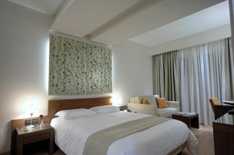Double or Twin Room image 3