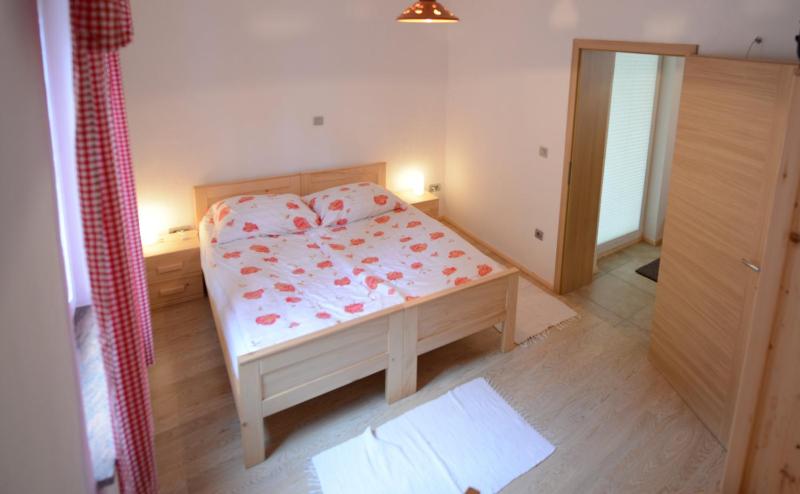 One-Bedroom Apartment image 2