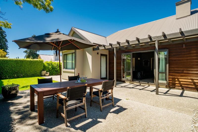 Modern Lake Haven - Wanaka Holiday Home - image 13