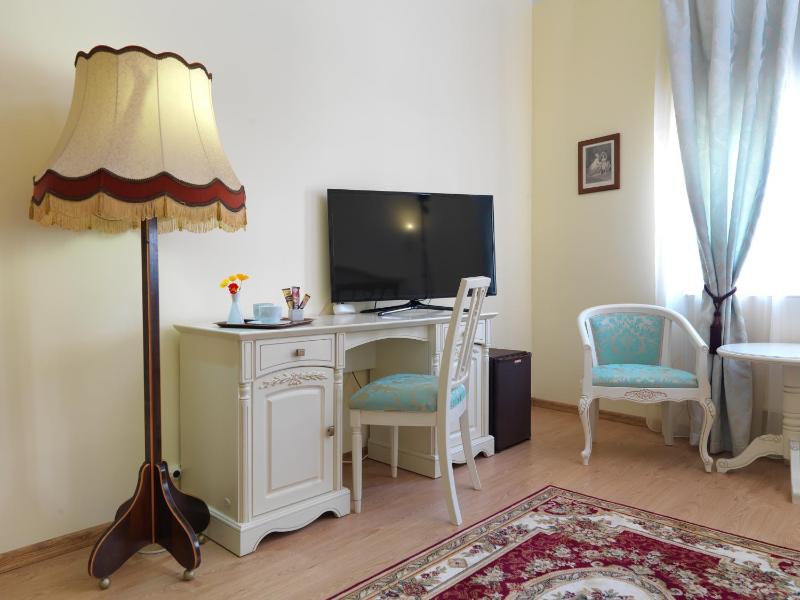 Deluxe Double Room image 4