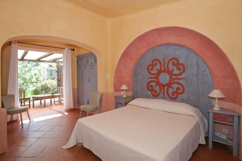 Comfort Double or Twin Room with garden view image 2