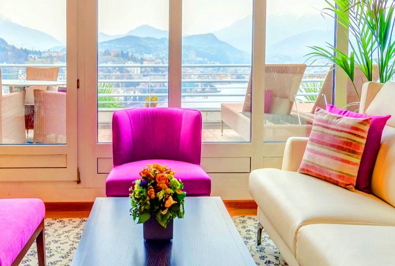 Penthouse Suite with Lake View image 3