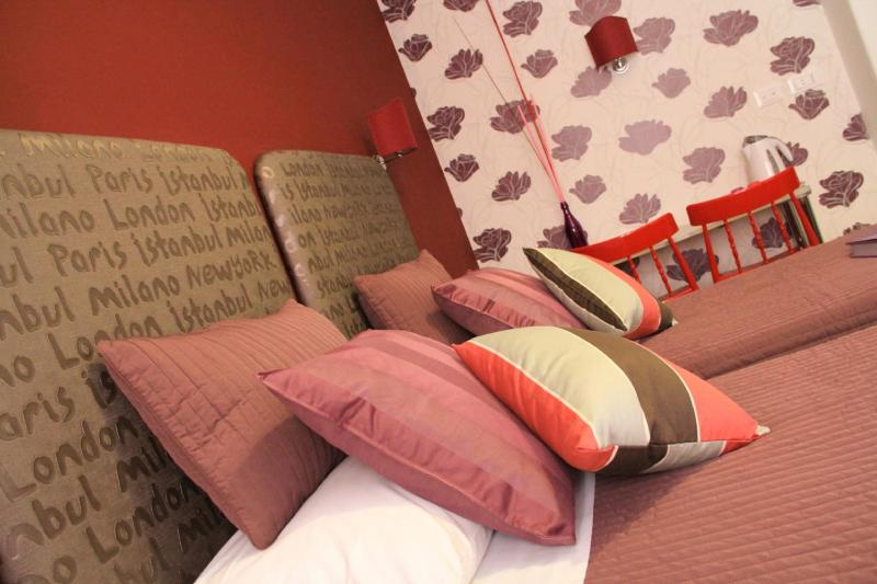 Twin Room image 3