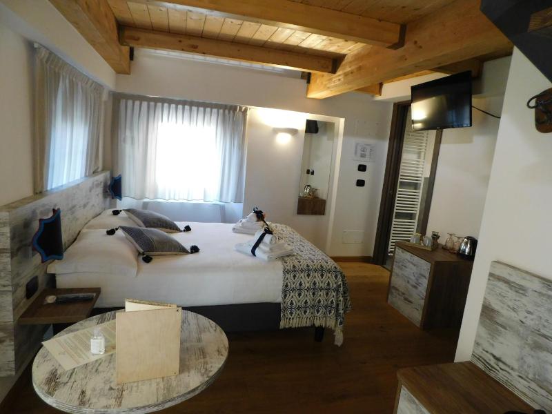 Standard Double Room image 4